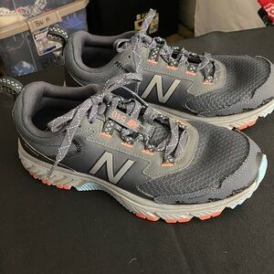 New Balance 510 all terrain Charcoal and Coral Athletic Shoes. WO SIZE 9.5 EUC